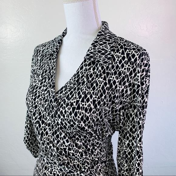 Laundry by Shelli Segal - Picture 3 of 8